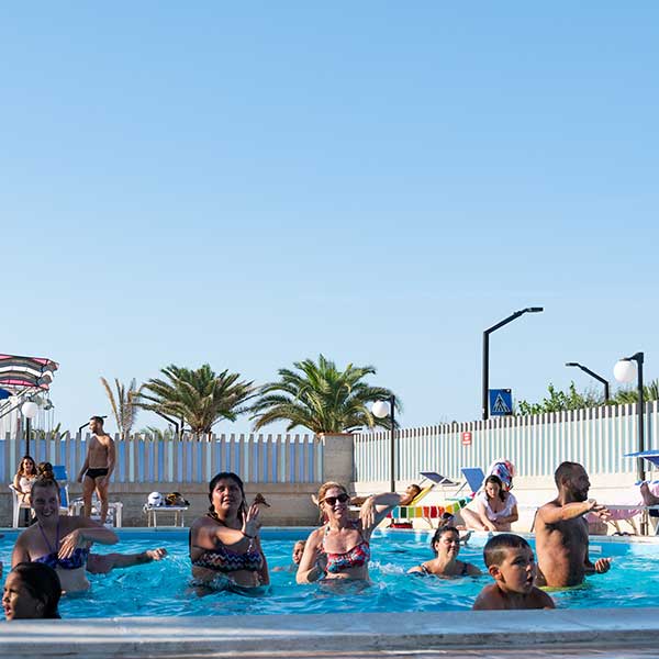 attività fisica in piscina
